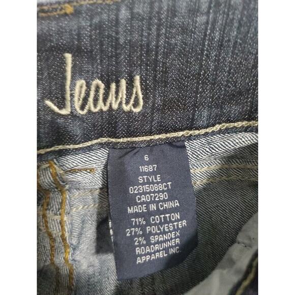 Suko Jeans Women's Size 6 Blue Straight Leg Dark Wash Stretch Capri - Picture 3 of 4